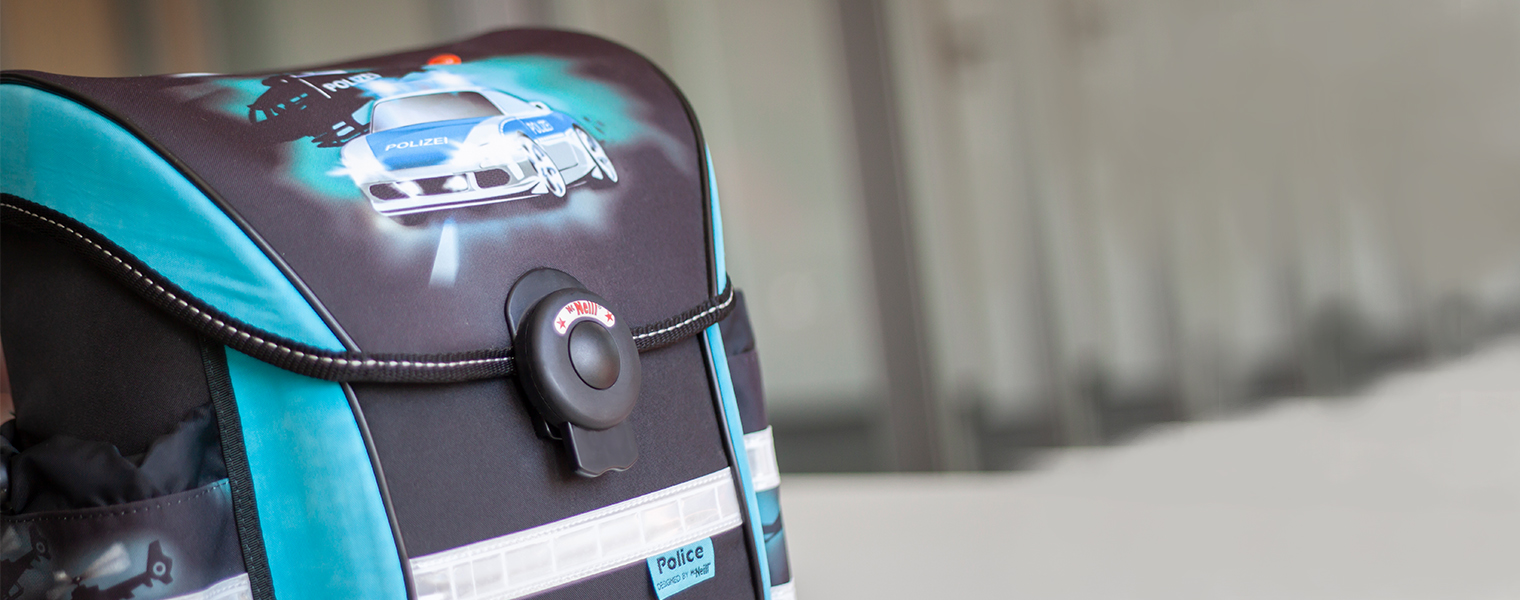 Application McNeill school bag with SNAP push