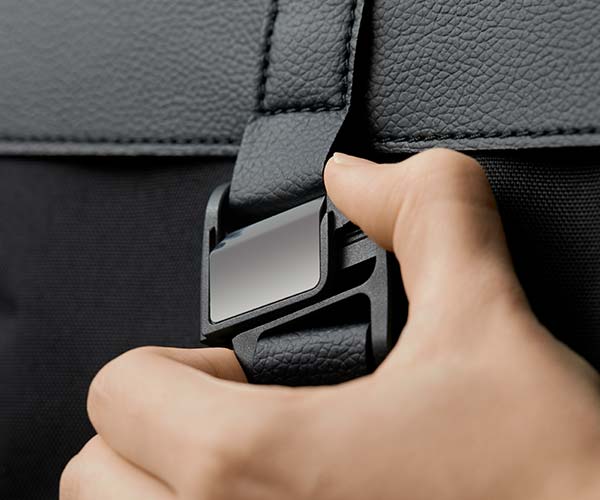 Close-up of the SLIDER 25 on the backpack of the Milano System