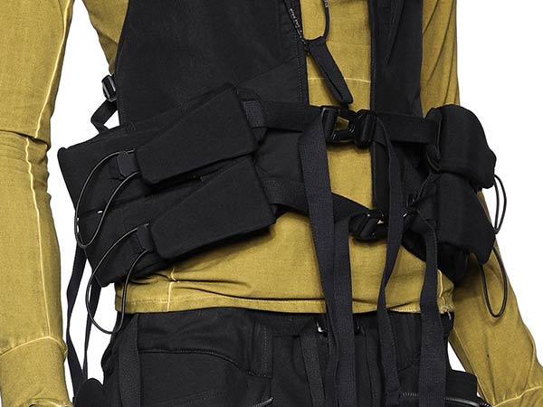Close-up of the HOOK rope application on the vest by HAMCUS