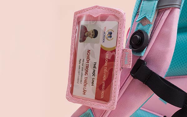 Tinicard & SNAP fasteners on shoulder strap