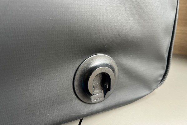SNAP fastener on the bag by Alphavan