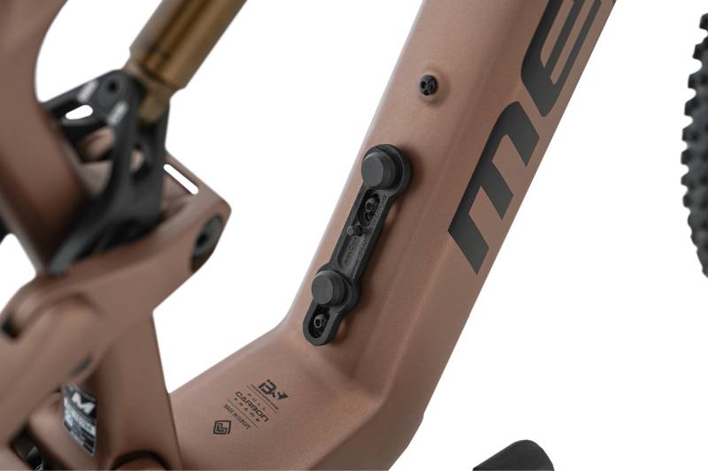 FIDLOCK bike bake on a bike frame