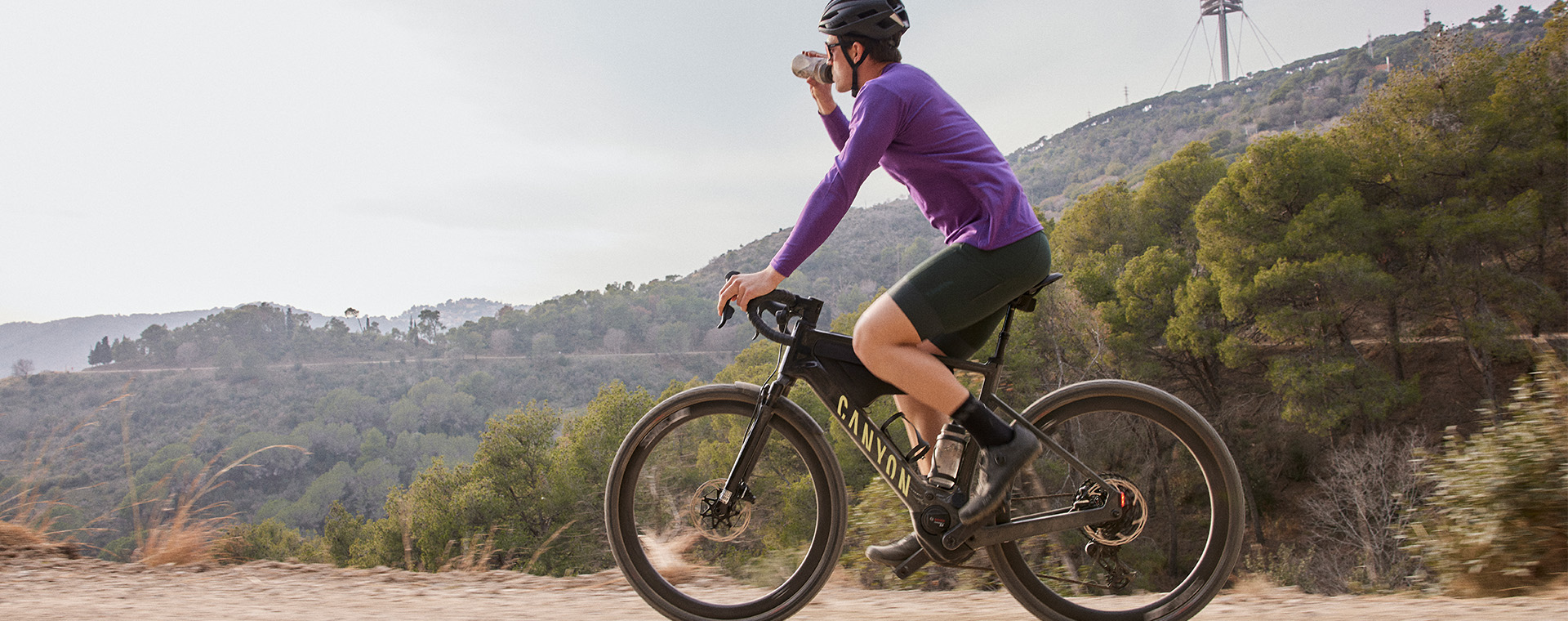 fullsize lifeshot of the new bike by canyon with a bike bag with FIDLCOK fasteners