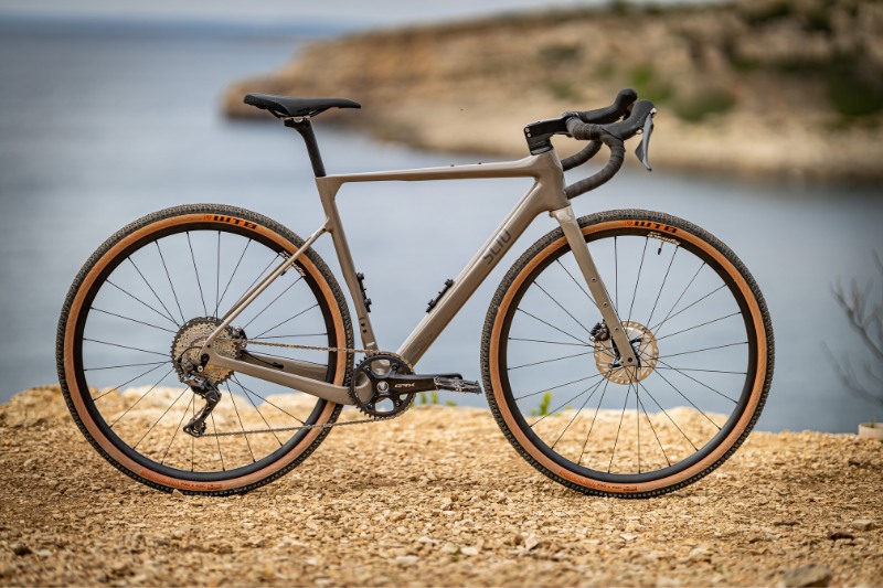 SCIU bike with TWIST bike bases
