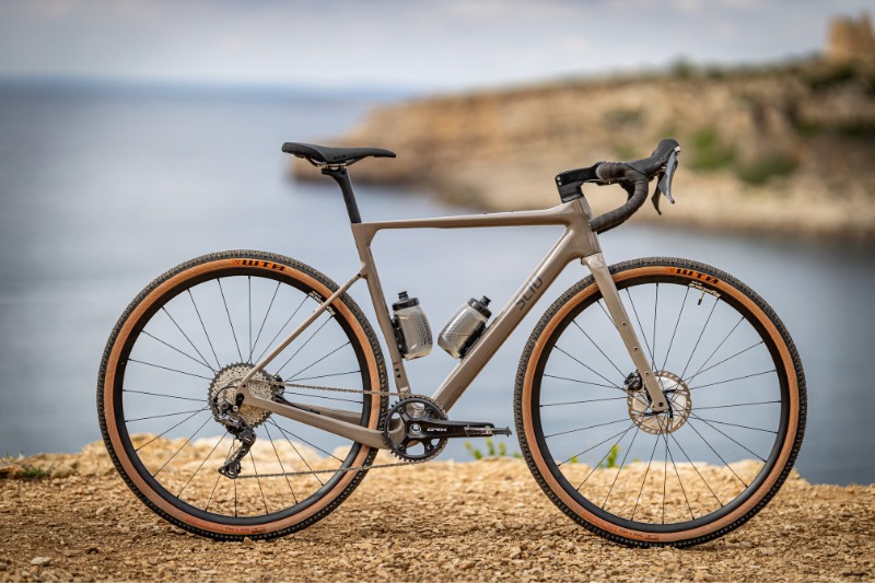 SCIU bike with FIDLOCK bottles