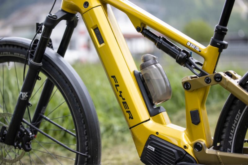 FLYER Bike with FIDLOCK Bottle