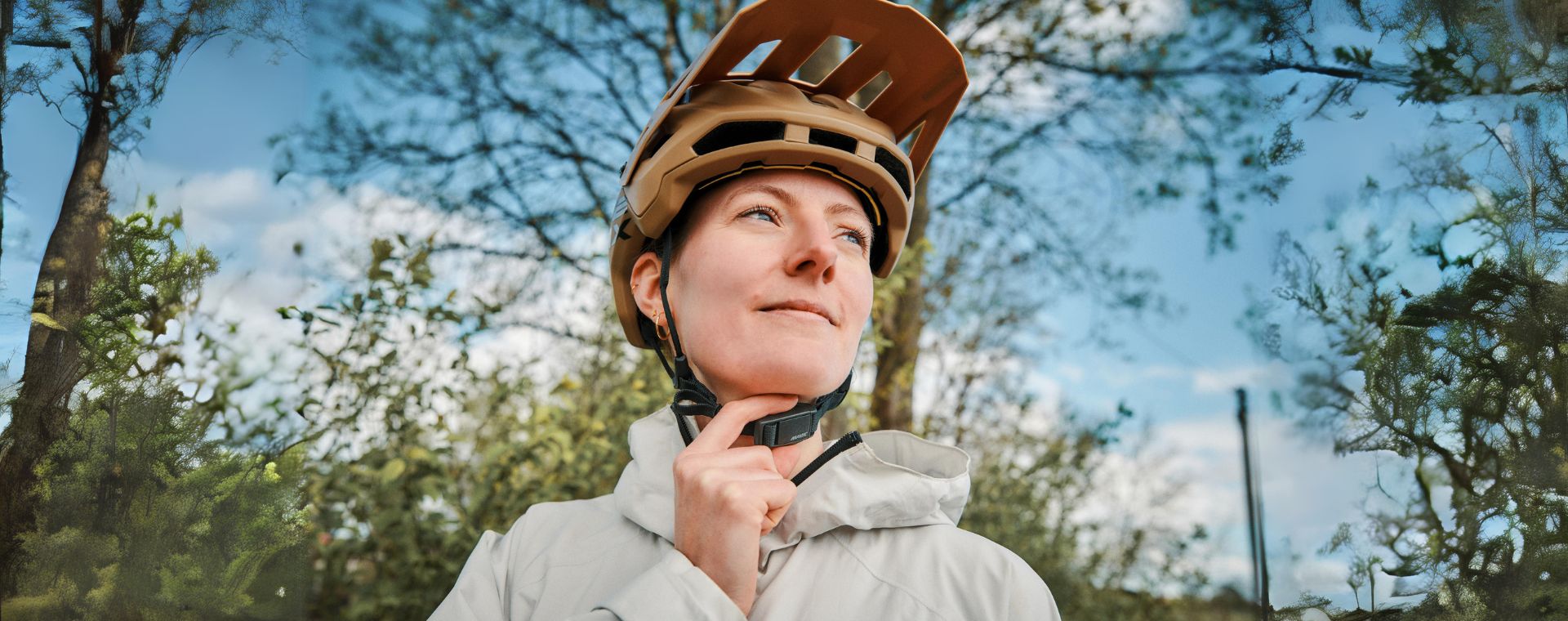 fullsize picture with a helmet by mavic with fidlock fastener