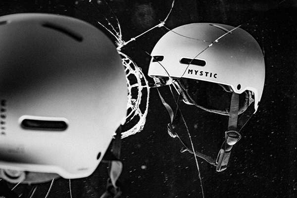 Mystic helmet with FIDLOCK fastener 