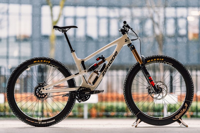 Zerode Bike with FIDLOCK Bottle