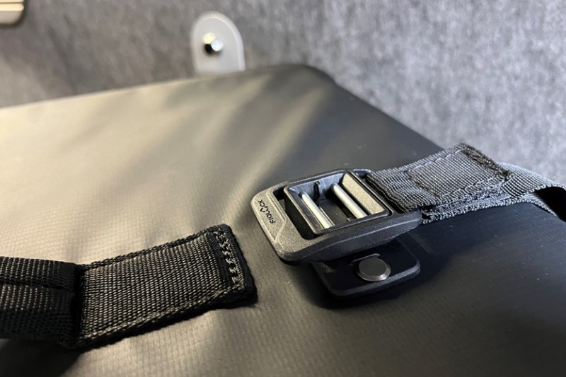 PINCLIP Buckle on bag