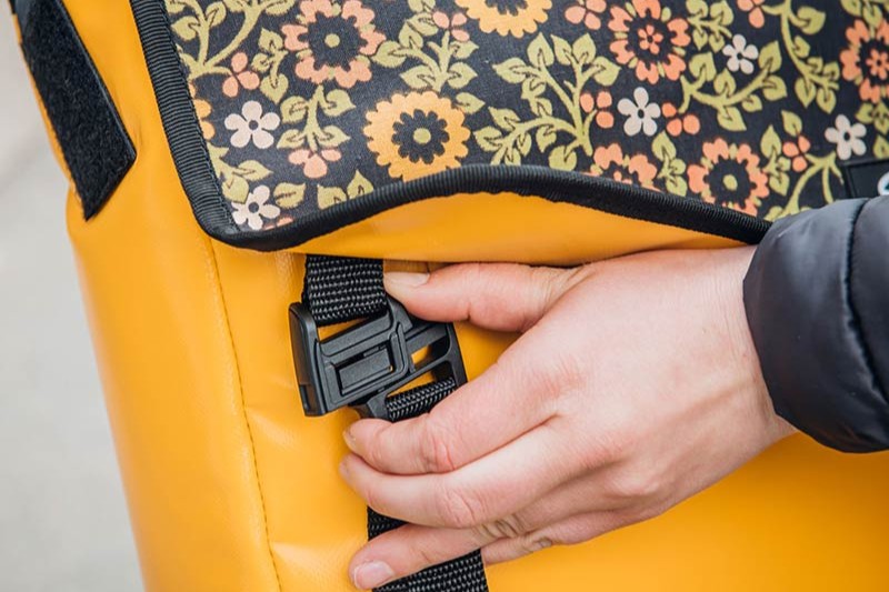 FIDLOCK SLIDER on bag
