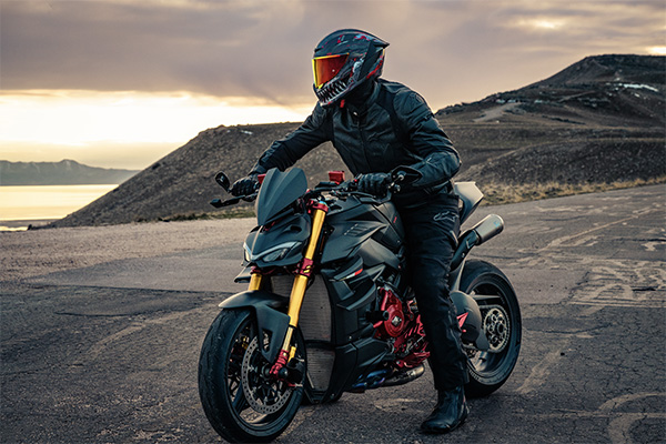 lifeshot of the helmet by ruroc with fidlock buckle