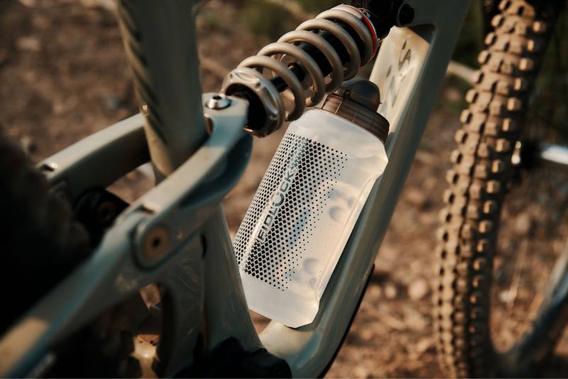FIDLOCK Bottle on Mountainbike