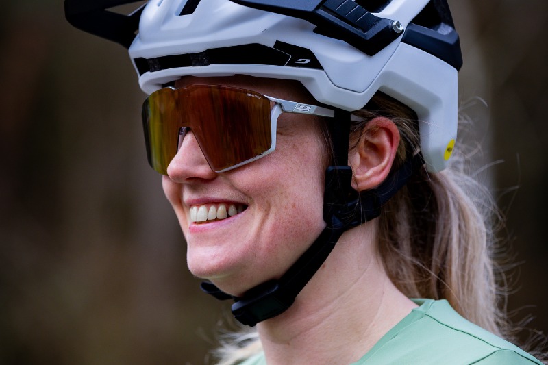 Woman with helmet 