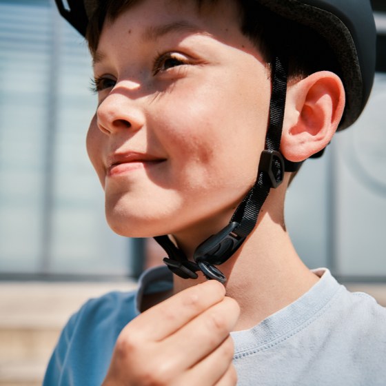 Child with helmet