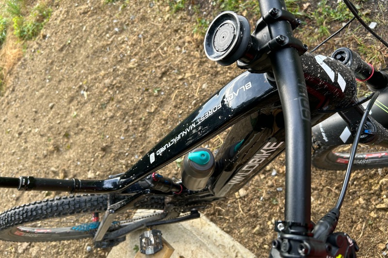 Waldbike Bike with FIDLOCK bottle and Vacuum ahead cap