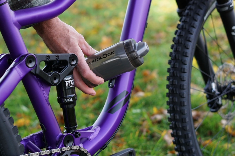 VPACE Bike with FIDLOCK Bottle