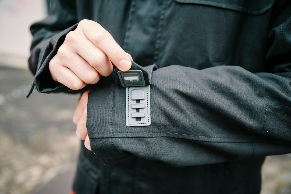 FIDLOCK STRIPE on black jacket