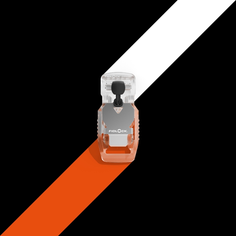 Transparent V-BUCKLE Beauty Rendering