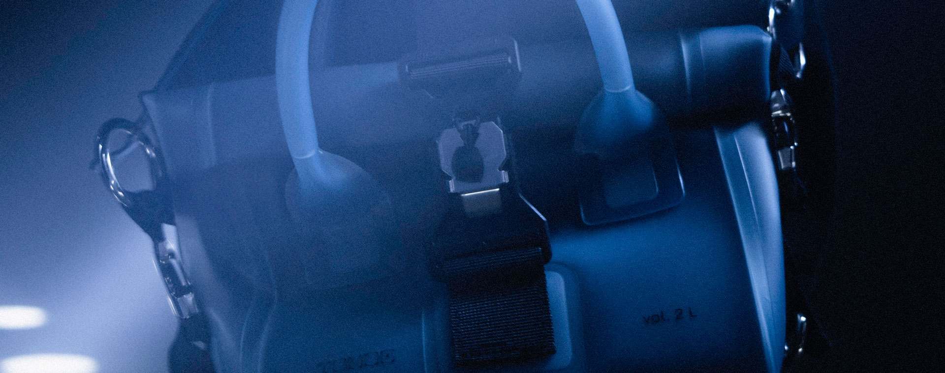 tomoe bag with fidlock v-buckle