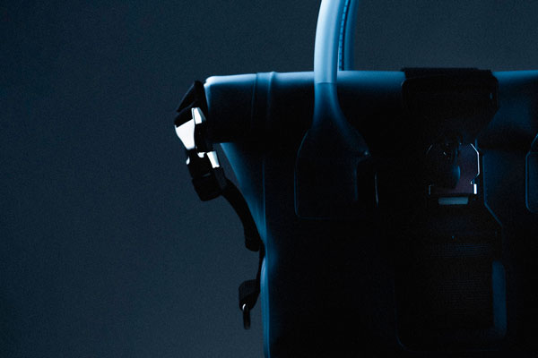 tomoe handbag with fidlock v-buckle