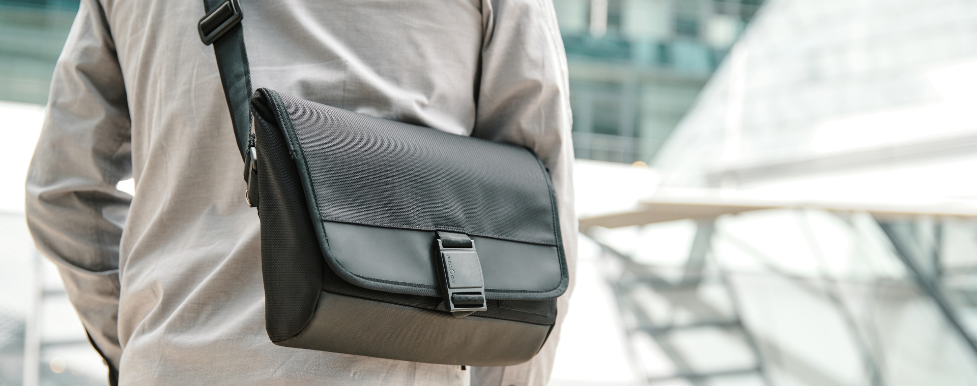Black crossbody bag with FIDLOCK buckle