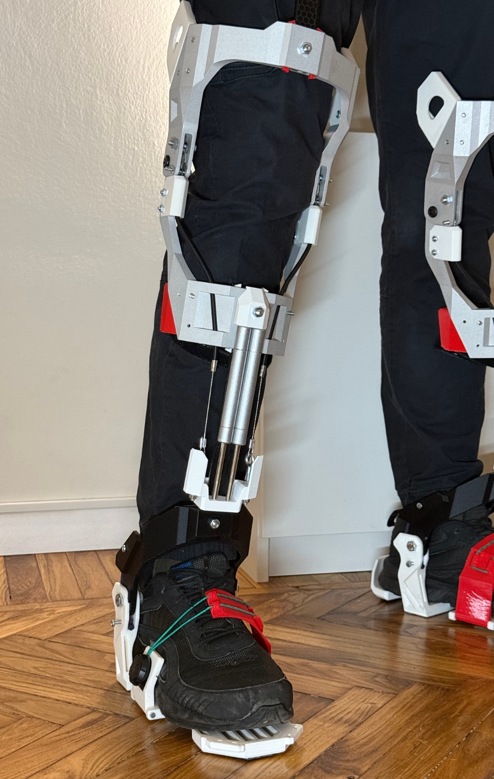 Details Exoskeleton with FIDLOCK buckles