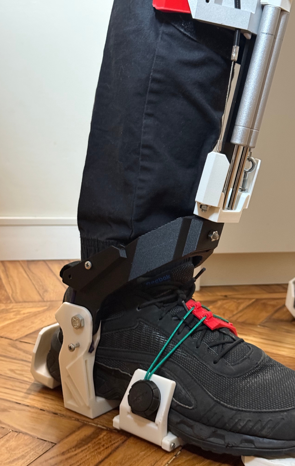 Details Exoskeleton with FIDLOCK buckles