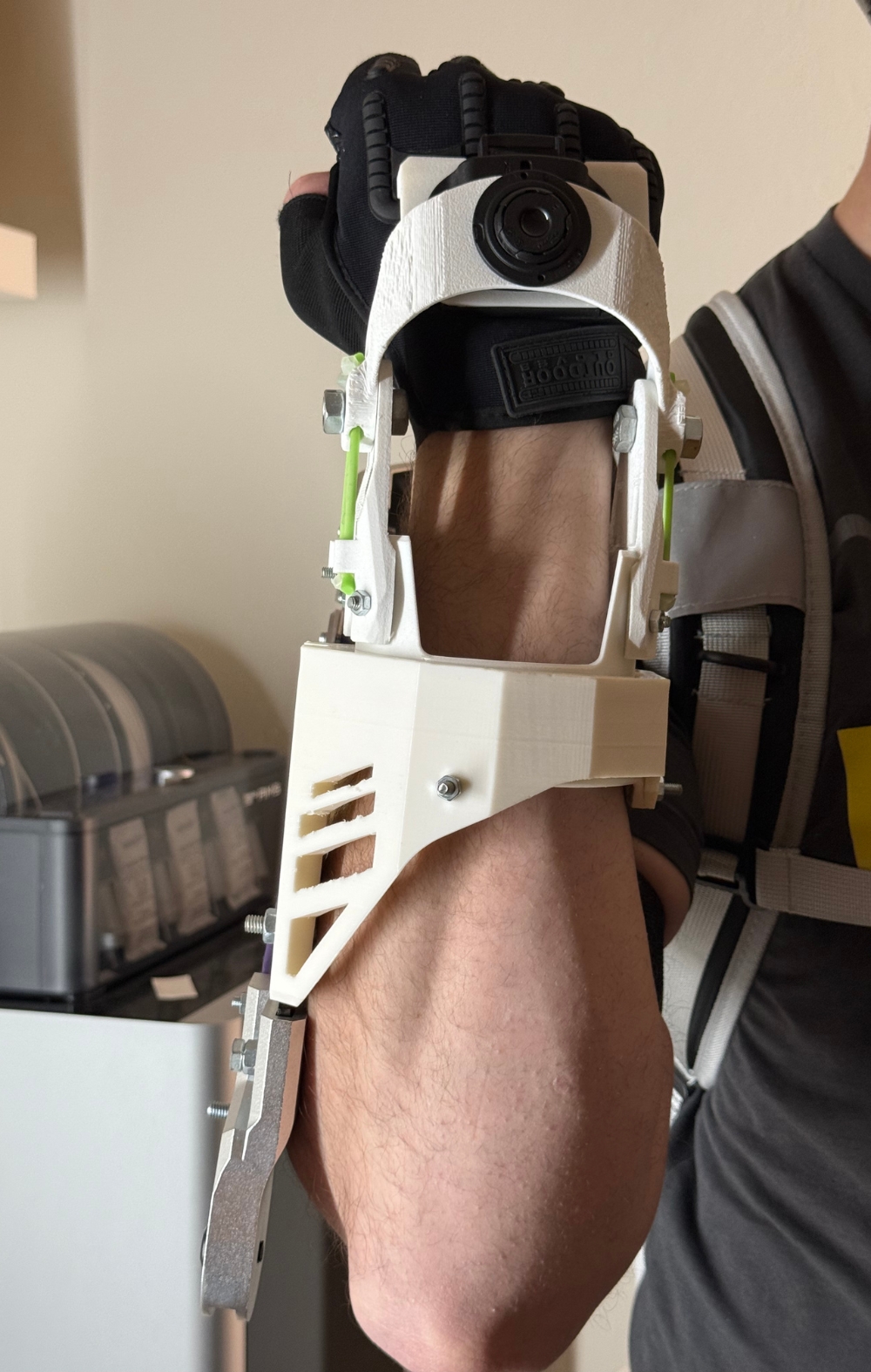 Details Exoskeleton with FIDLOCK buckles