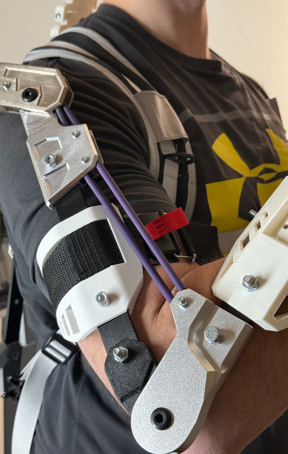 Details Exoskeleton with FIDLOCK buckles