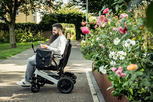 previe picture of the wheelchair by ergoflix equipped with fidlock fasteners 