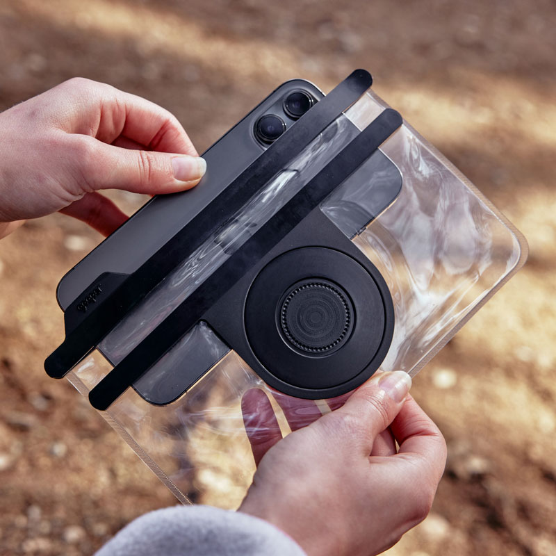 FIDLOCK-VACUUM-uni-phone-case-location-handy-herausholen