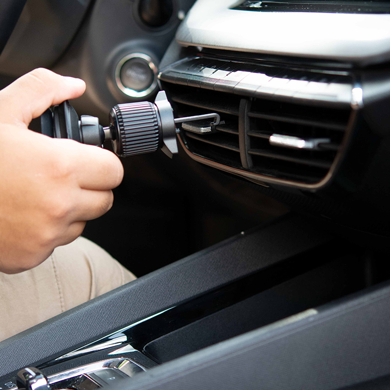 FIDLOCK-VACUUM-car-suction-base-im-Auto