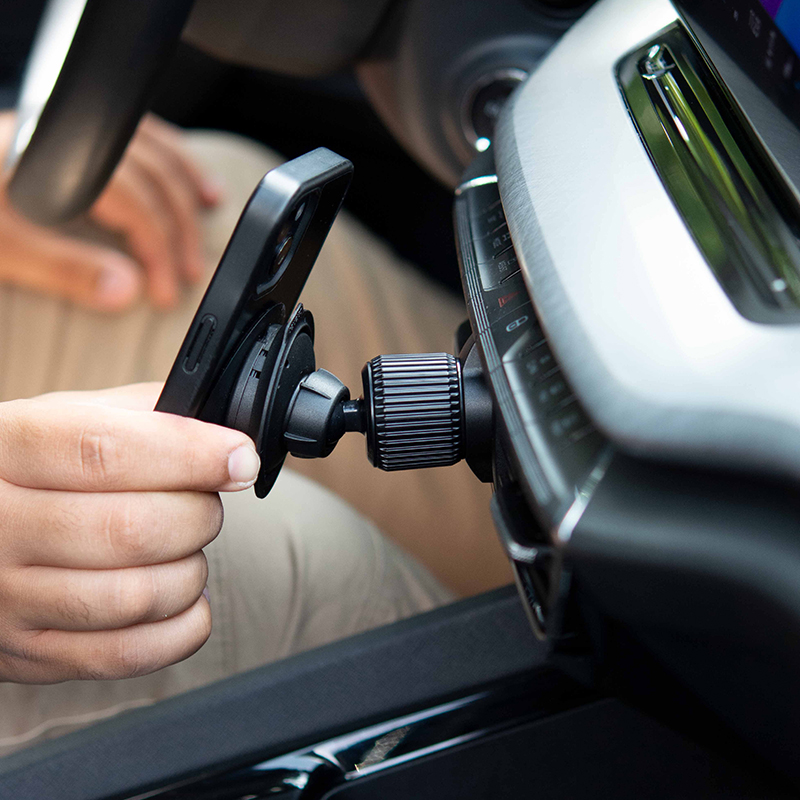FIDLOCK-VACUUM-car-suction-base-im-Auto-Handy-ablösen