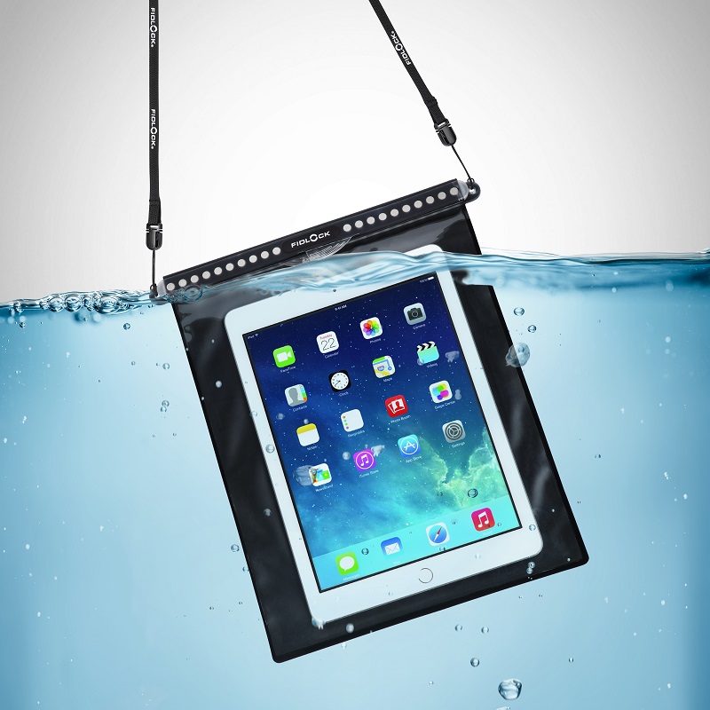 FIDLOCK_HERMETIC-mega-TTB-Rendering-im-Wasser
