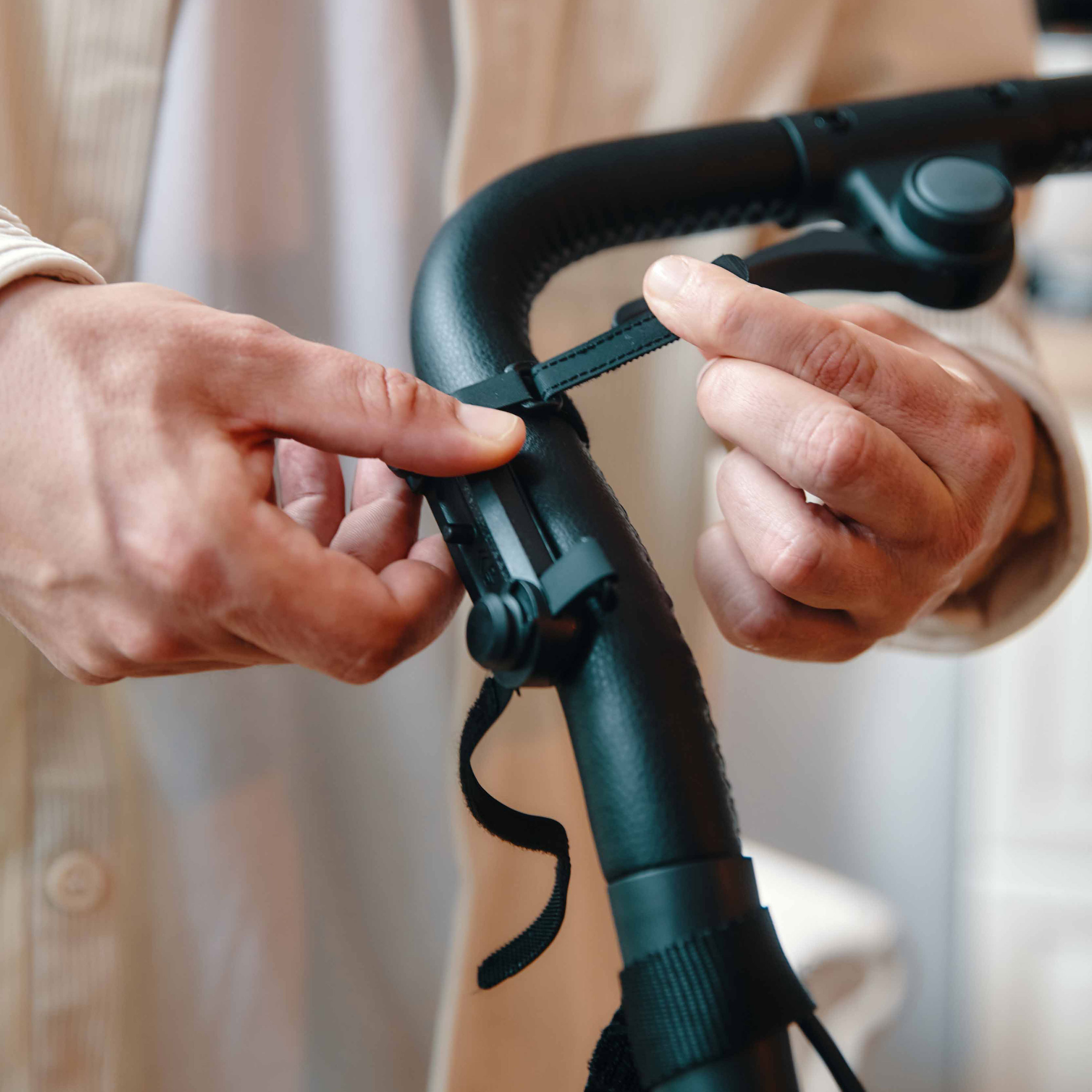 FIDLOCK_TWIST_stroller-base_Befestigung-am-Kinderwagen