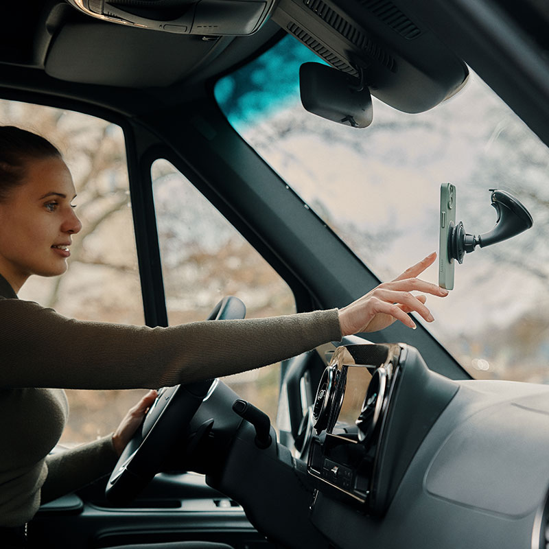 FIDLOCK-VACUUM-car-suction-base-im-Auto-Navigation-starten